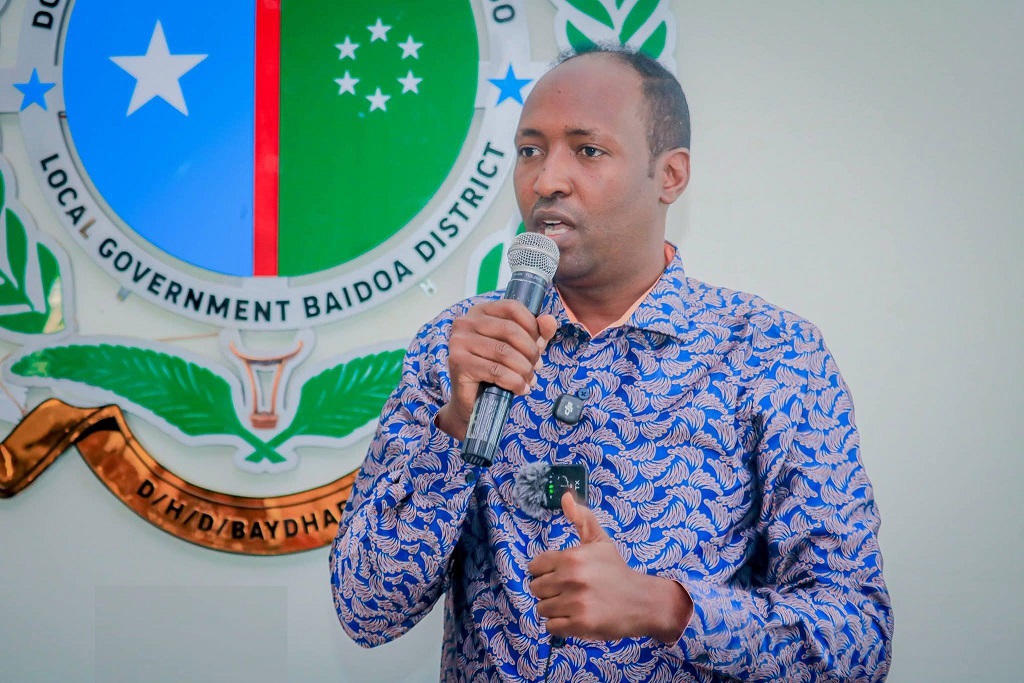 Wasiirka oo ka hadlay kulanka amniga ee Baydhabo.jpg